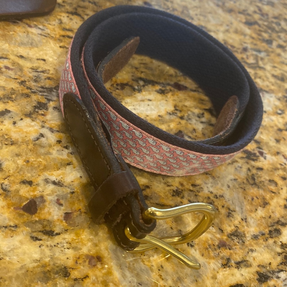 Vineyard vines belt